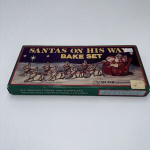 Vintage Fox Run Craftsmen Santa’s On His Way Bake Set Cookie Cutters Boxed